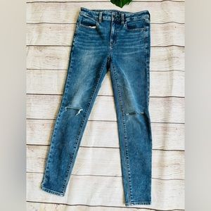 American Eagle Women’s Medium Wash Super Stretch High Rise Distressed Jeggings 2